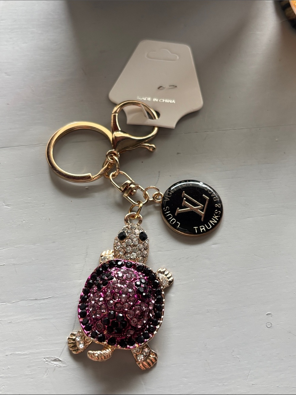 LV zipper pull